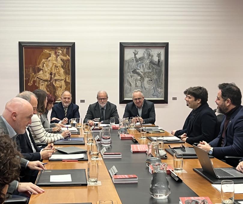 Reunión de la Mesa y Junta de Portavoces, con la presencia el presidente de la Cámara de Comptos Ignacio Cabeza
