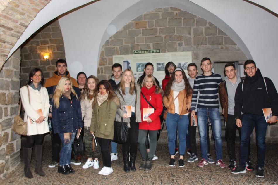 Estudiantes de Administración y Finanzas de Donapea visitan la Cámara de Comptos