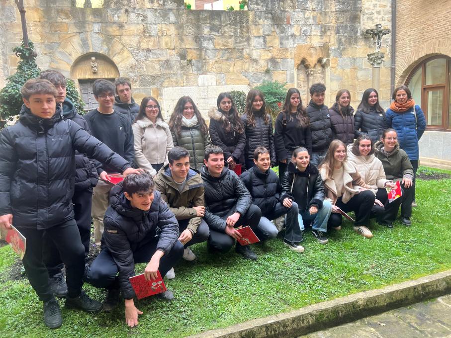 Grupo de estudiantes de la Escuela Profesional de Elizondo.
