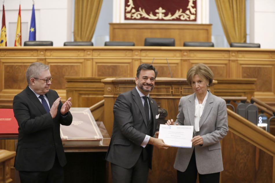 Entrega del Premio Auditoría Pública a Begoña Sesma