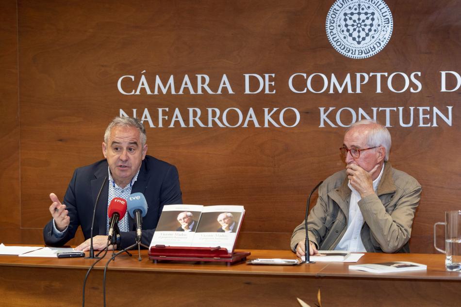Vicente Madoz y Fermin Erbiti, en la rueda de prensa de presentación del libro.