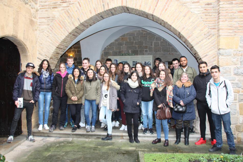 Un grupo de alumnas y alumnos del IED Estella, de visita en la Cámara de Comptos