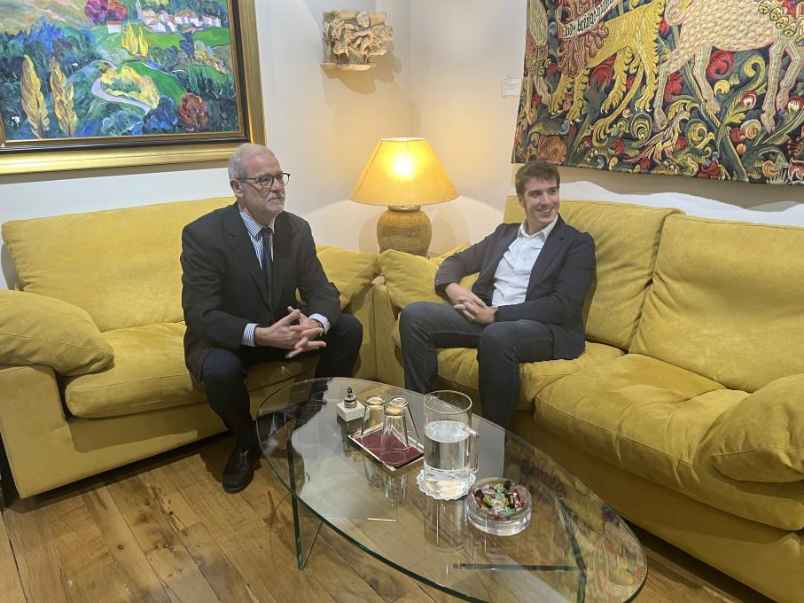 Ignacio Cabeza junto a Xabier Alcuaz, presidente de la FNMC