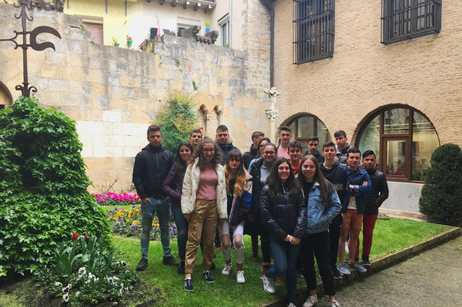 Dos grupos del colegio Calasanz de Pamplona visitan la Cámara de Comptos