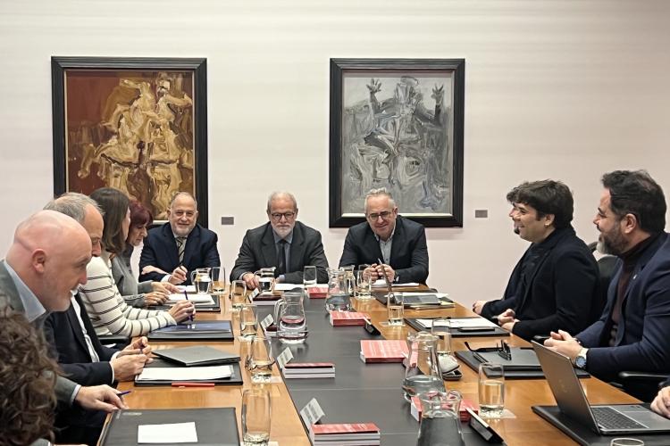 Reunión de la Mesa y Junta de Portavoces, con la presencia el presidente de la Cámara de Comptos Ignacio Cabeza