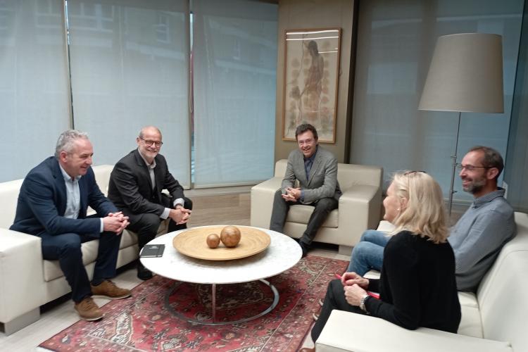 Imagen de la reunión entre los representantes de la Cámara de Comptos y del Defensor del Pueblo