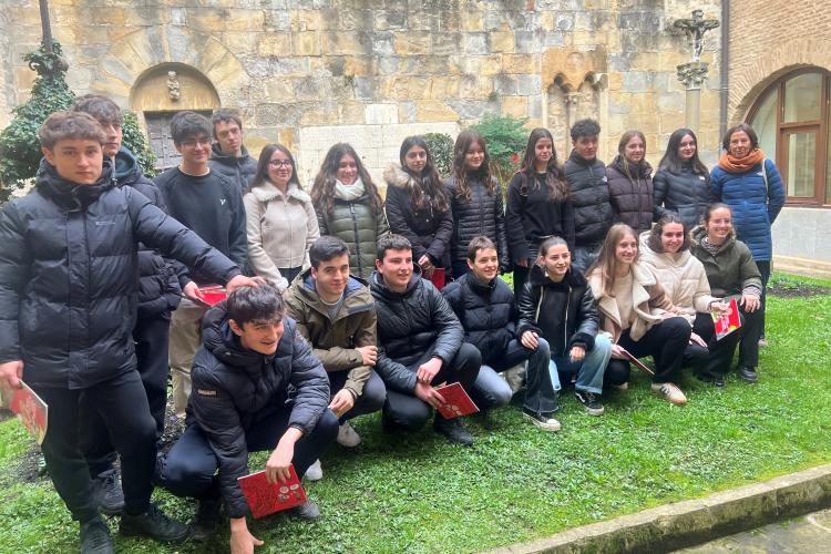Grupo de estudiantes de la Escuela Profesional de Elizondo.