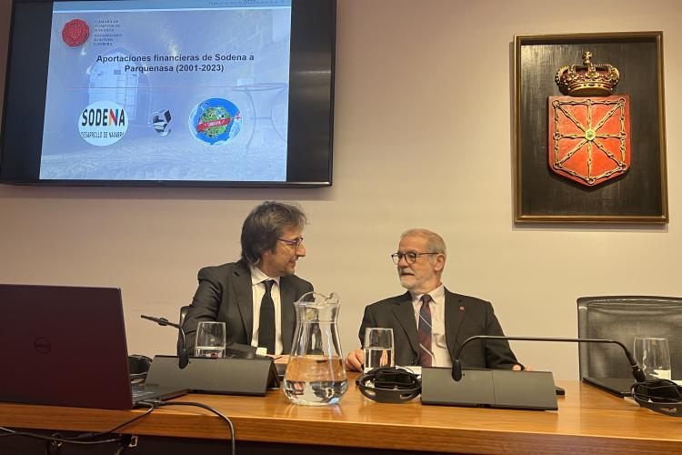 Ignacio Cabeza junto a Miguel Ángel Aurrecoechea, auditor de la Cámara de Comptos