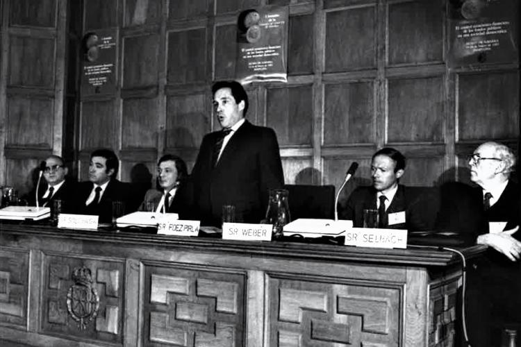 Imagen de la inauguración de las jornadas de 1983. De pie, José María Fernández Pirla.