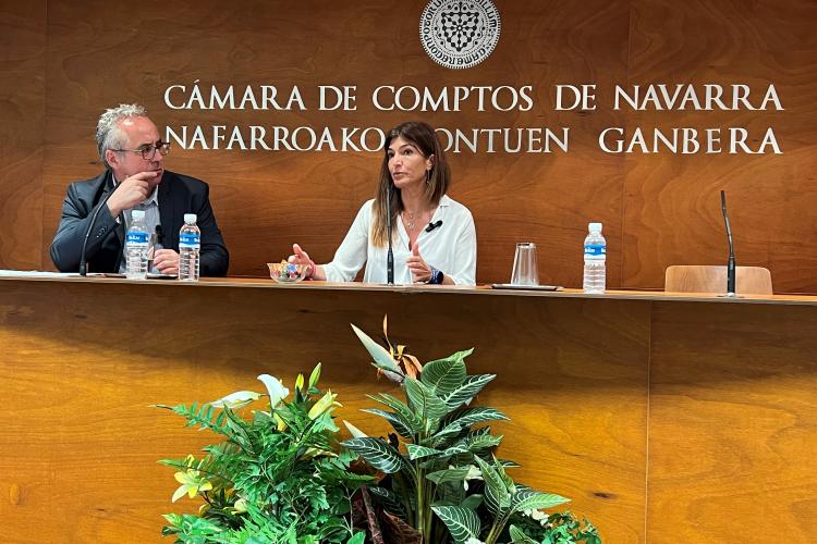 la jueza Mari Paz Benito junto a Fermin Erbiti