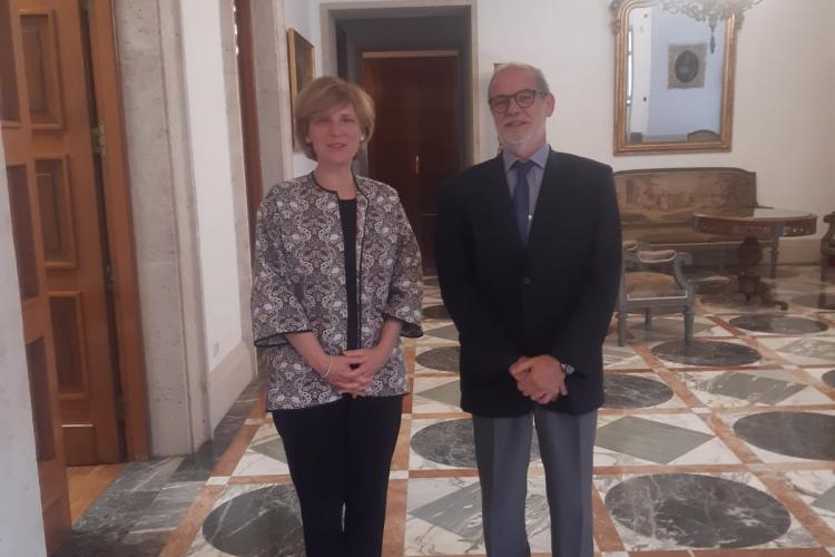 La rectora de la Universidad de Navarra e Ignacio Cabeza, tras la reunión mantenida esta mañana.