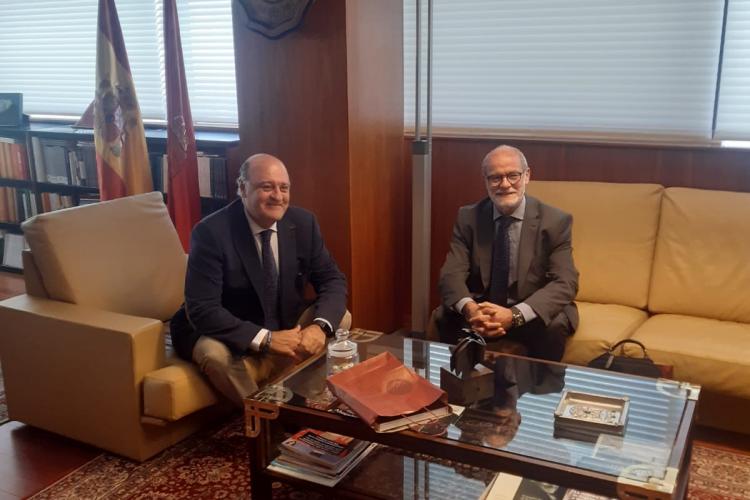 Ignacio Cabeza, con el presidente del Tribunal Superior de Justicia de Navarra Joaquín Galve