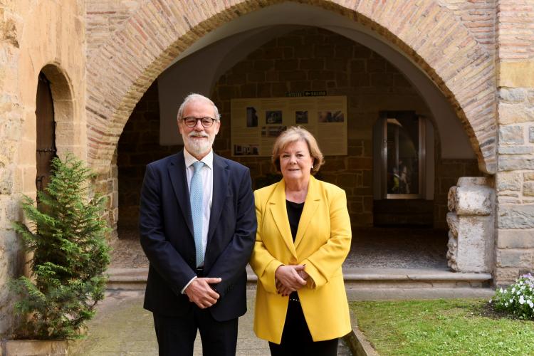 El presidente de la Cámara de Comptos y la del Tribunal de Cuentas, en el patio de la Cámara de Comptos antes de iniciar la reunión.