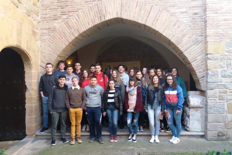 Dos grupos del Colegio Vedruna visitan la Cámara de Comptos