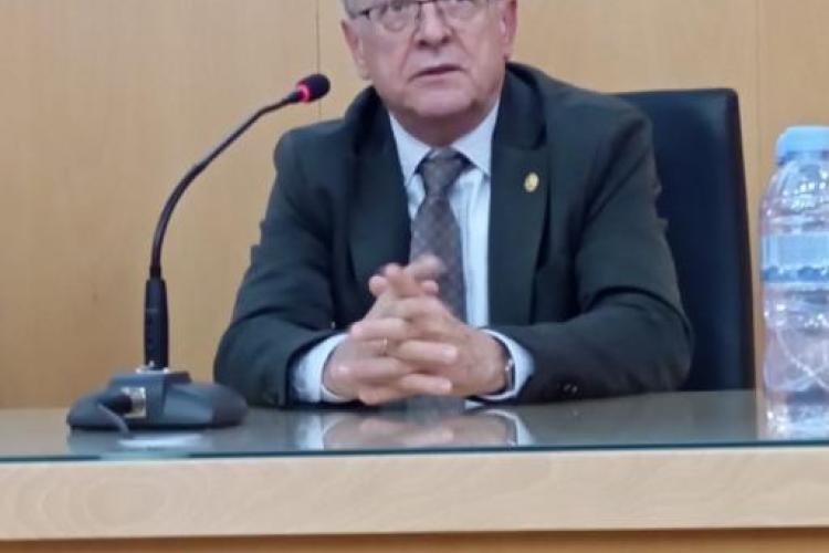 El catedrático Vicente Condor durante la jornada-homenaje celebrada en Zaragoza.