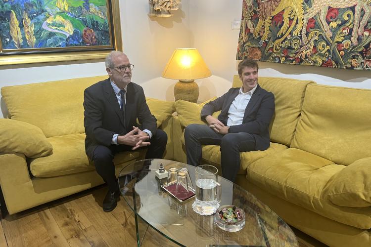Ignacio Cabeza junto a Xabier Alcuaz, presidente de la FNMC