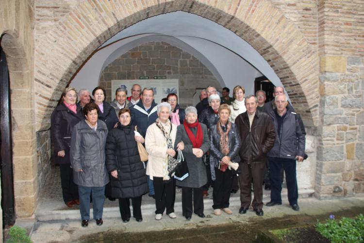 Jubilados de Aoiz visitan la Cámara de Comptos