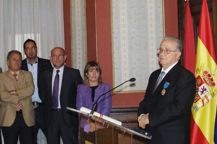 Luis Muñoz Garde recibe la medalla al mérito del trabajo